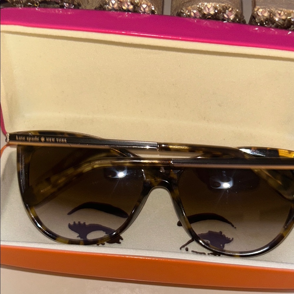 Kate Spade Black and Tortoise Sunglasses. Offers welcome - Picture 8 of 11